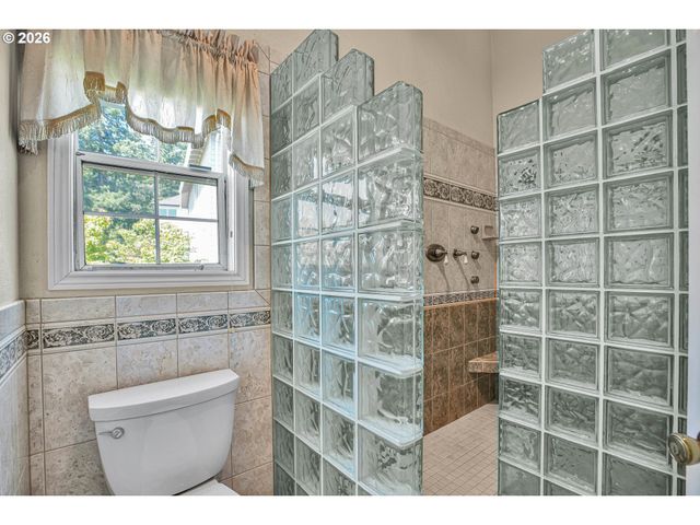 11826 Se GRAND VISTA Dr, Clackamas, OR 97015