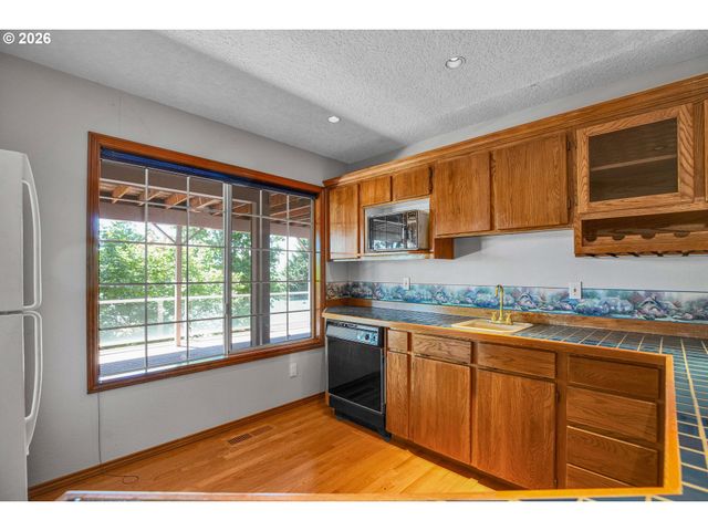 11826 Se GRAND VISTA Dr, Clackamas, OR 97015