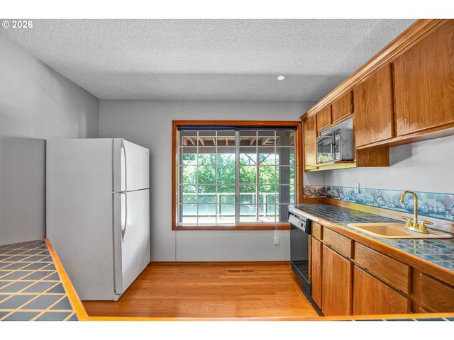 11826 Se GRAND VISTA Dr, Clackamas, OR 97015