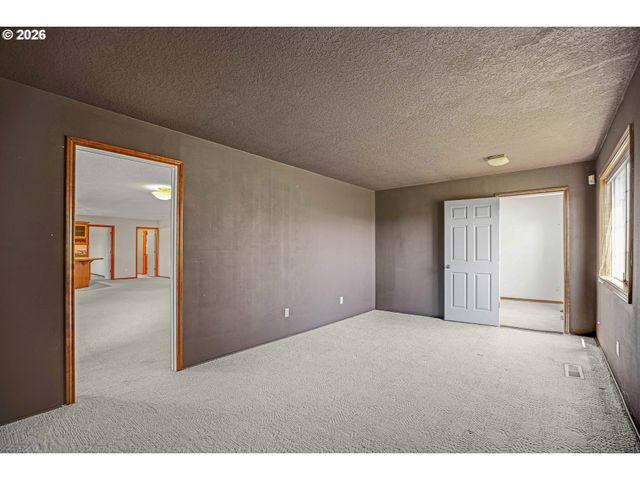 11826 Se GRAND VISTA Dr, Clackamas, OR 97015
