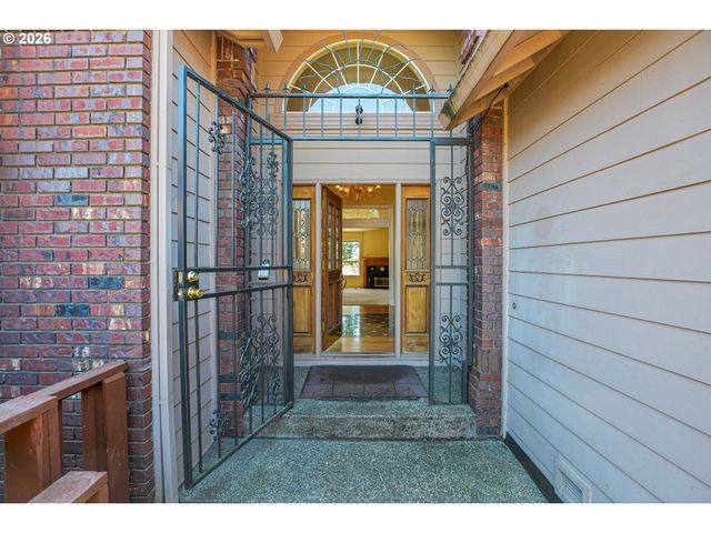 11826 Se GRAND VISTA Dr, Clackamas, OR 97015