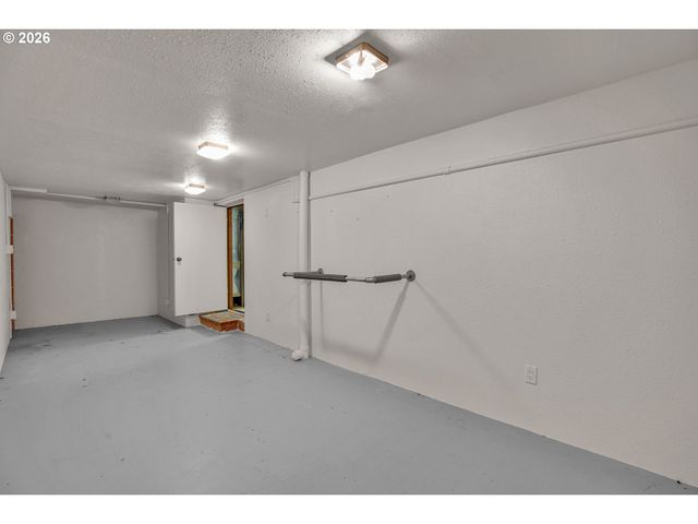 11826 Se GRAND VISTA Dr, Clackamas, OR 97015