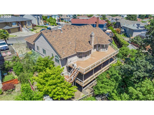 11826 Se GRAND VISTA Dr, Clackamas, OR 97015