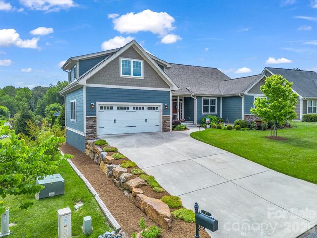 27 Spelter Street, Hendersonville, NC 28792
