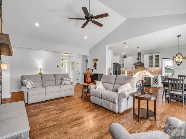 27 Spelter Street, Hendersonville, NC 28792