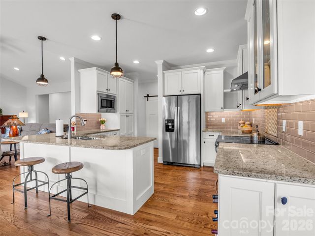27 Spelter Street, Hendersonville, NC 28792