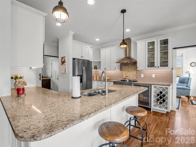 27 Spelter Street, Hendersonville, NC 28792
