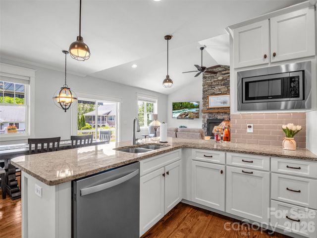 27 Spelter Street, Hendersonville, NC 28792