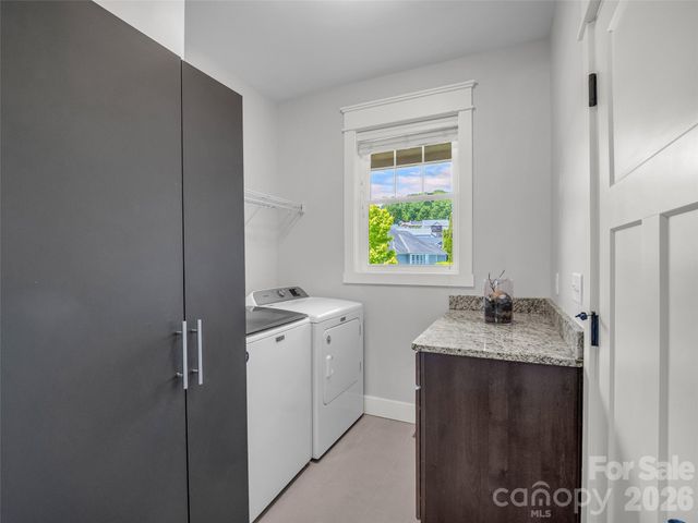 27 Spelter Street, Hendersonville, NC 28792