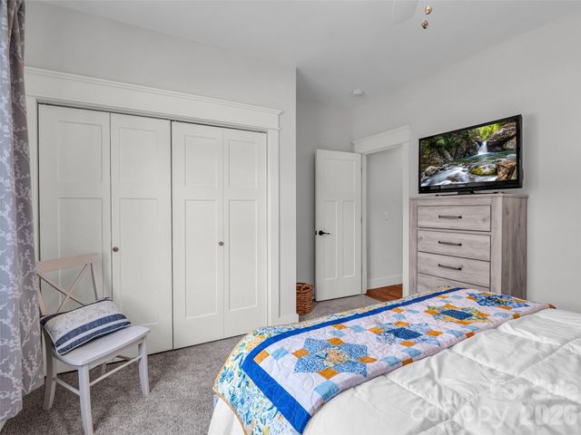 27 Spelter Street, Hendersonville, NC 28792
