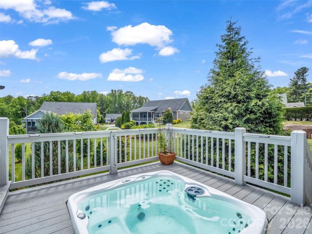 27 Spelter Street, Hendersonville, NC 28792