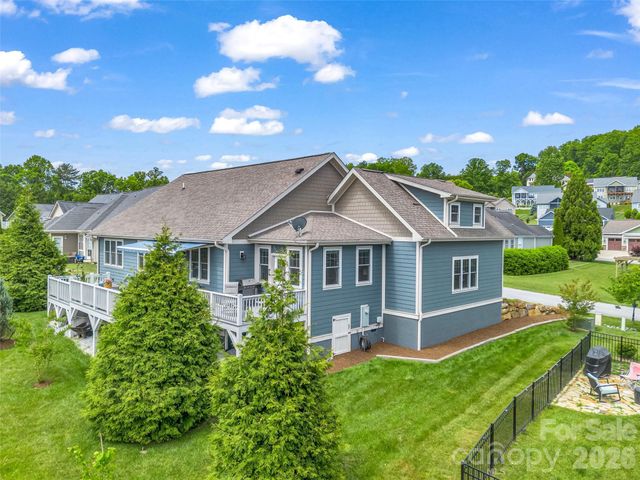 27 Spelter Street, Hendersonville, NC 28792