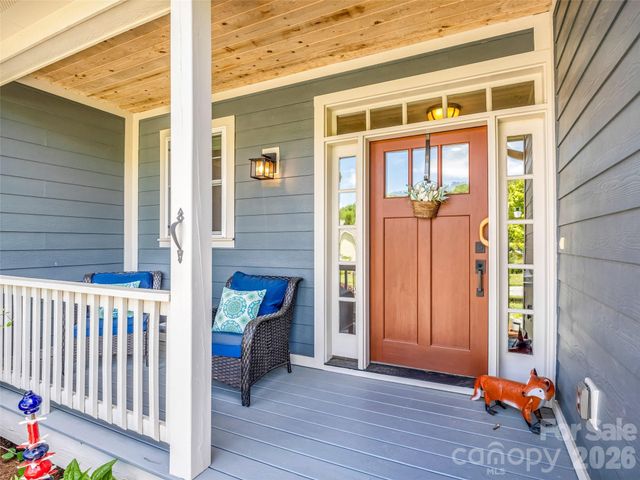 27 Spelter Street, Hendersonville, NC 28792