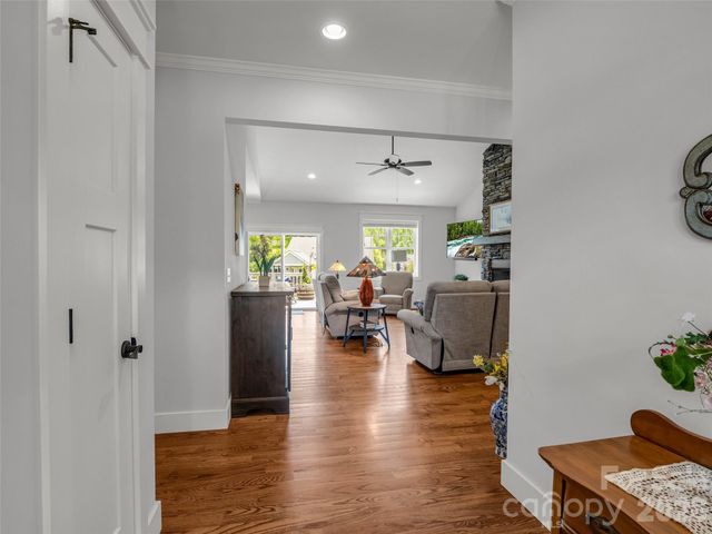 27 Spelter Street, Hendersonville, NC 28792