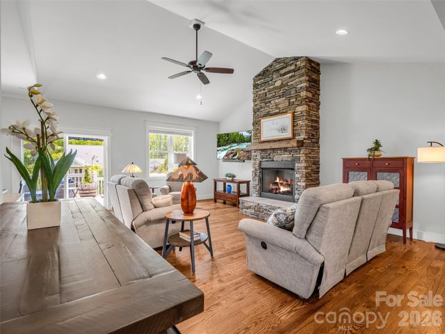 27 Spelter Street, Hendersonville, NC 28792