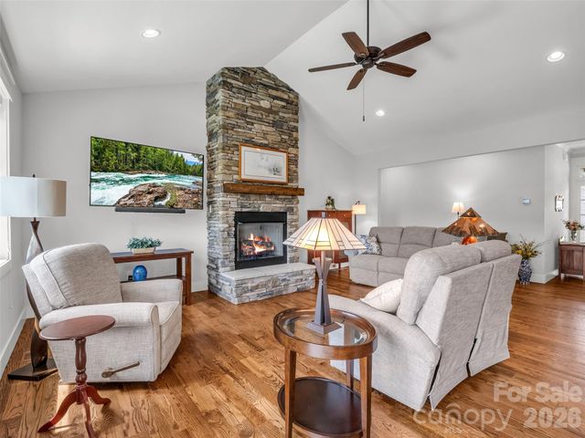 27 Spelter Street, Hendersonville, NC 28792