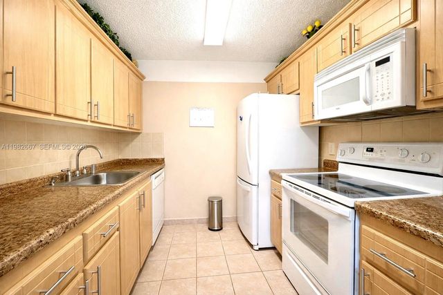 800 SW 131st Ave 308F, Pembroke Pines, FL 33027