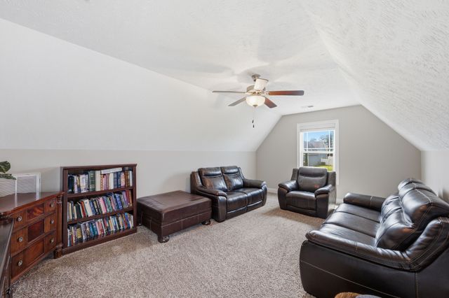 640 Laurel Ln, Murfreesboro, TN 37127