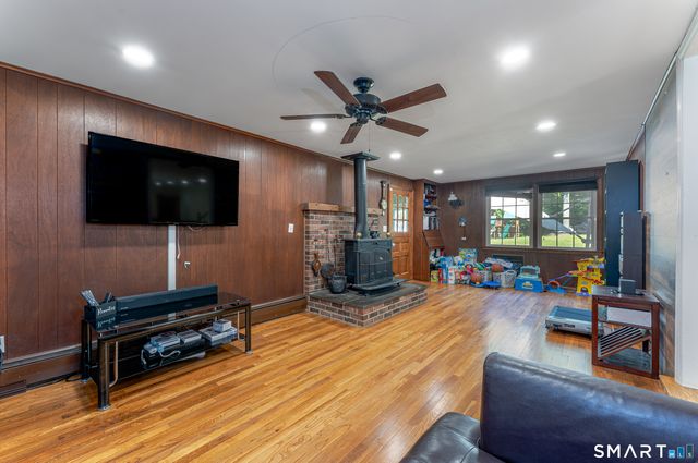 106 McDermott Circle, Hamden, CT 06514