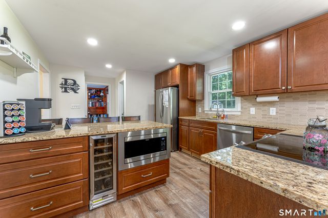 106 McDermott Circle, Hamden, CT 06514