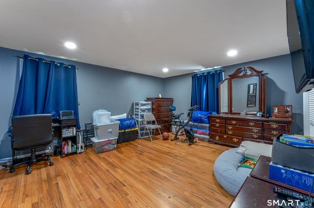 106 McDermott Circle, Hamden, CT 06514