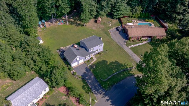 106 McDermott Circle, Hamden, CT 06514