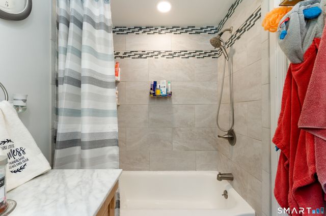 106 McDermott Circle, Hamden, CT 06514