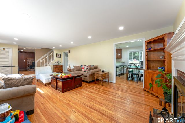 106 McDermott Circle, Hamden, CT 06514