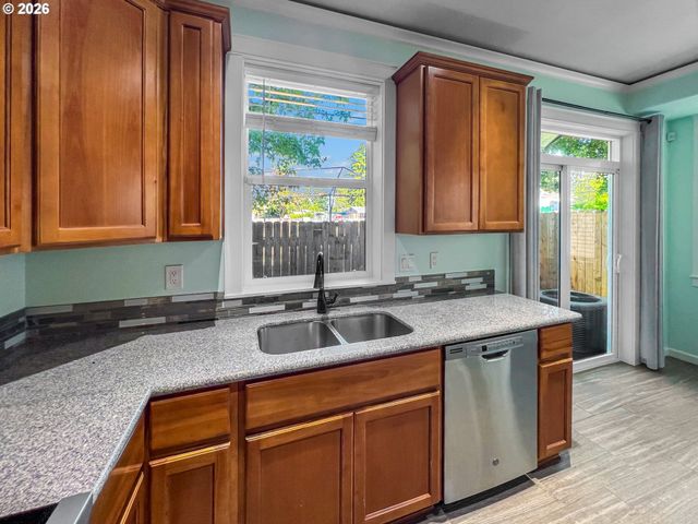 1514 Se 117TH Ave, Portland, OR 97216