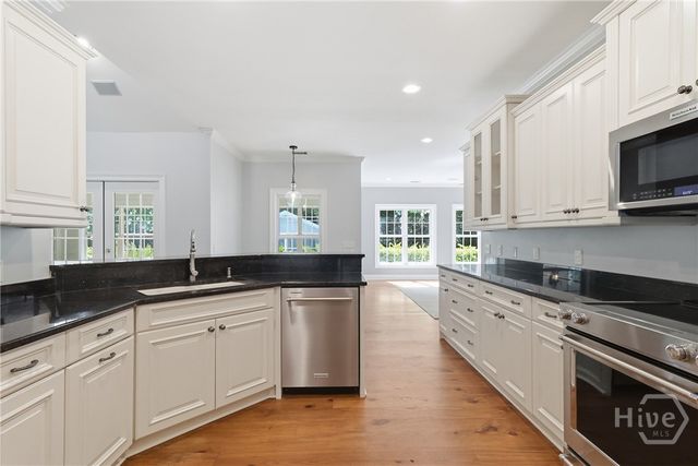 41 Crestwood Drive, Savannah, GA 31405