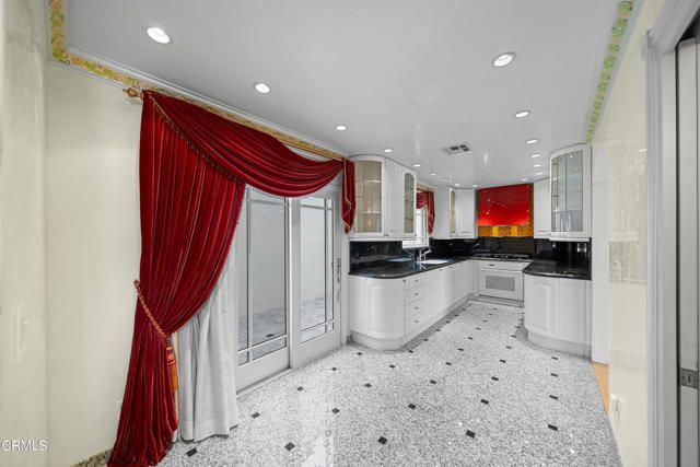 1118 Oberlin Drive, Glendale, CA 91205