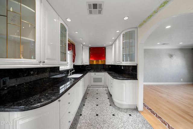 1118 Oberlin Drive, Glendale, CA 91205