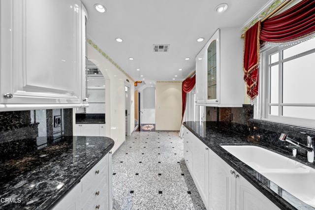 1118 Oberlin Drive, Glendale, CA 91205