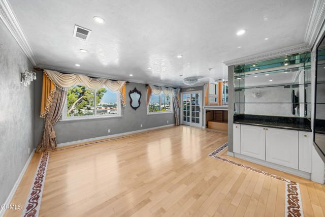 1118 Oberlin Drive, Glendale, CA 91205