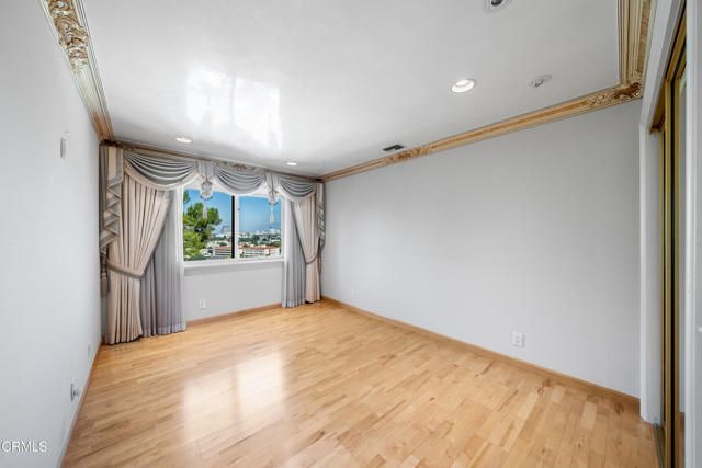 1118 Oberlin Drive, Glendale, CA 91205