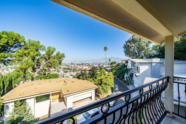 1118 Oberlin Drive, Glendale, CA 91205