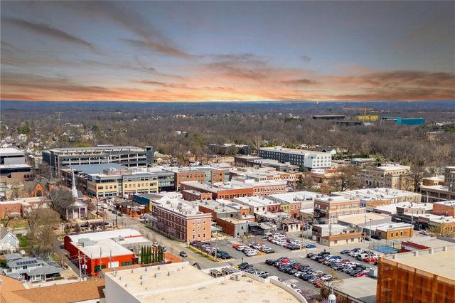 228 SW F Street, Bentonville, AR 72712