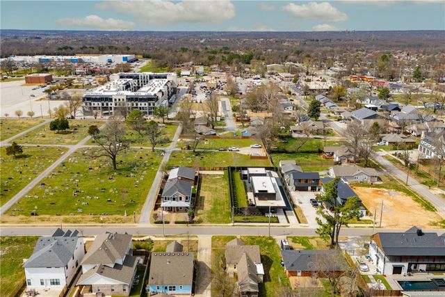 228 SW F Street, Bentonville, AR 72712