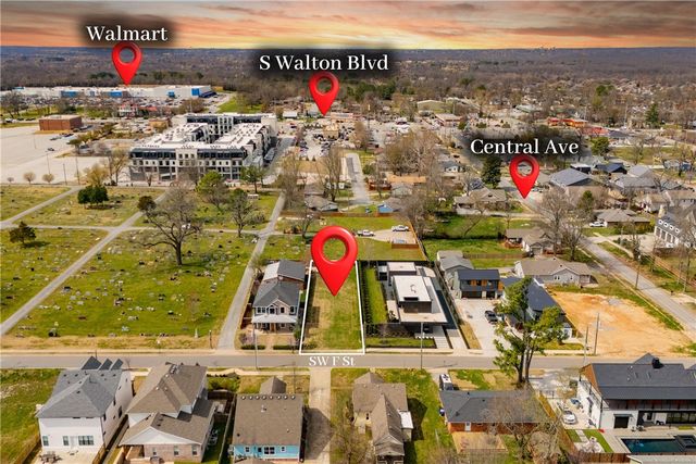 228 SW F Street, Bentonville, AR 72712