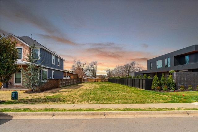 228 SW F Street, Bentonville, AR 72712