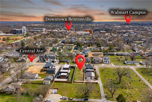 228 SW F Street, Bentonville, AR 72712