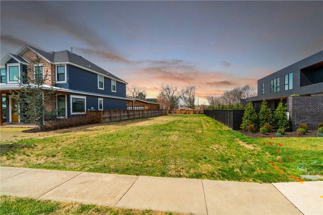 228 SW F Street, Bentonville, AR 72712