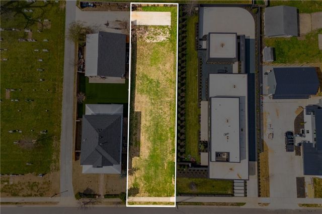 228 SW F Street, Bentonville, AR 72712