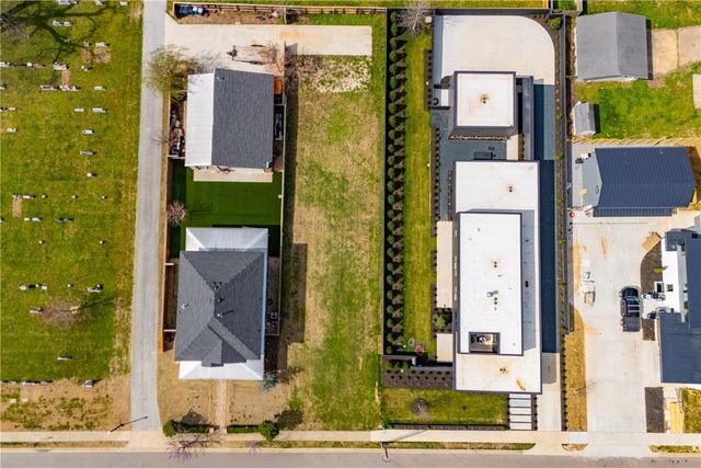 228 SW F Street, Bentonville, AR 72712