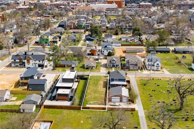 228 SW F Street, Bentonville, AR 72712