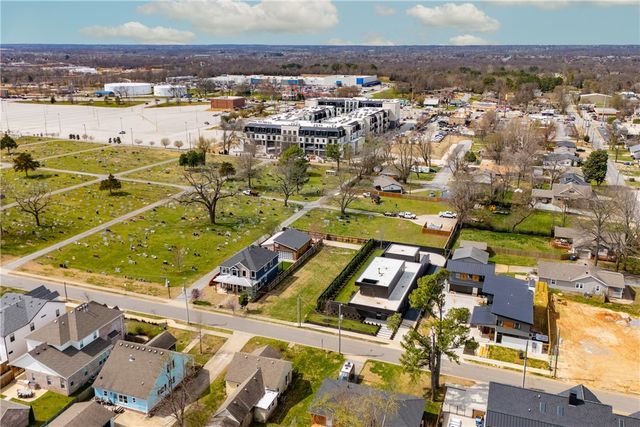 228 SW F Street, Bentonville, AR 72712