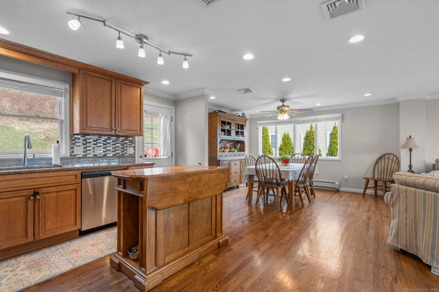 23 Upper State Street, North Haven, CT 06473