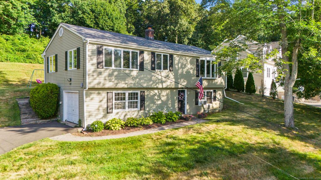 23 Upper State Street, North Haven, CT 06473