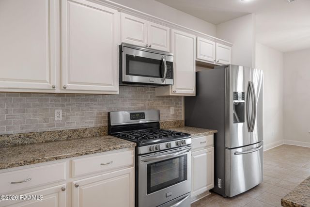 208 Marston House Drive, Youngsville, LA 70592