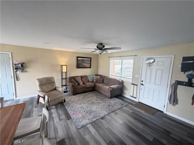 807 Lakeview Drive, Pittsburg, KS 66762